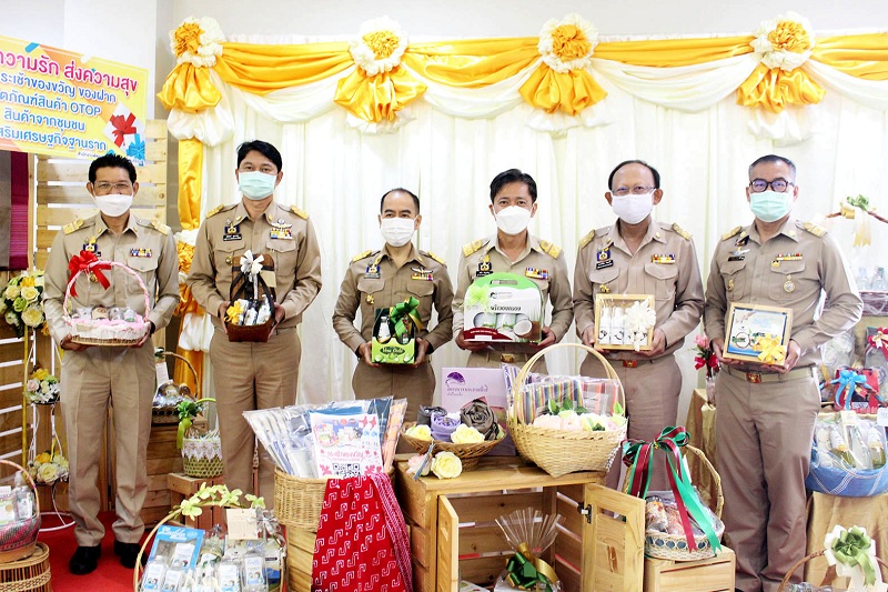 พ่อเมืองประจวบฯชวนอุดหนุนกระเช้าชุมชนของขวัญปีใหม่