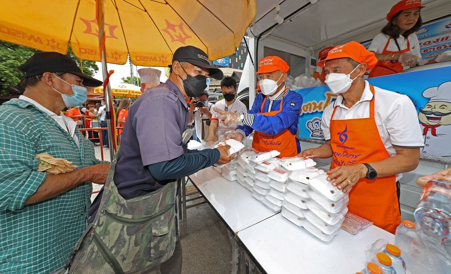 "สุวัจน" Kick off Food Truck สู้ของแพงช่วยชาวโคราช