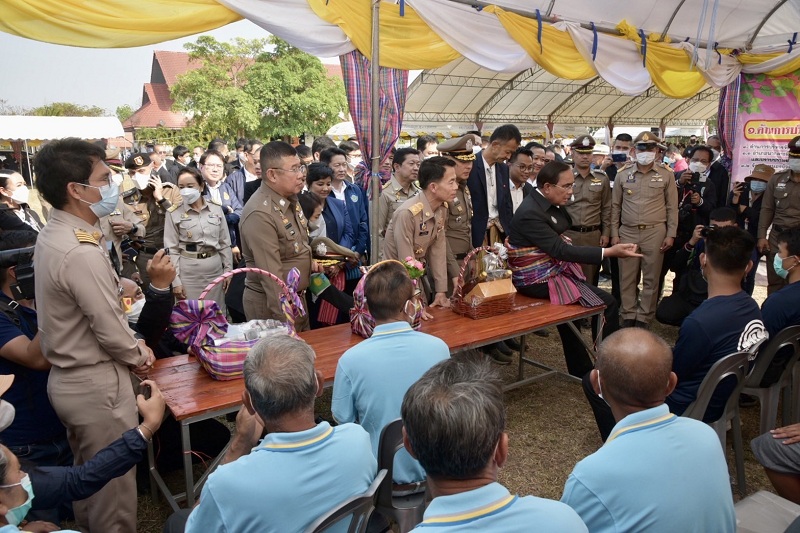 ผบ.ตร.ลงพื้นที่อีสานร่วมกับนายกฯ ตรวจเยี่ยม "หนองบัวลําภู ต้นแบบสีขาว ปลอดยาเสพติด" 