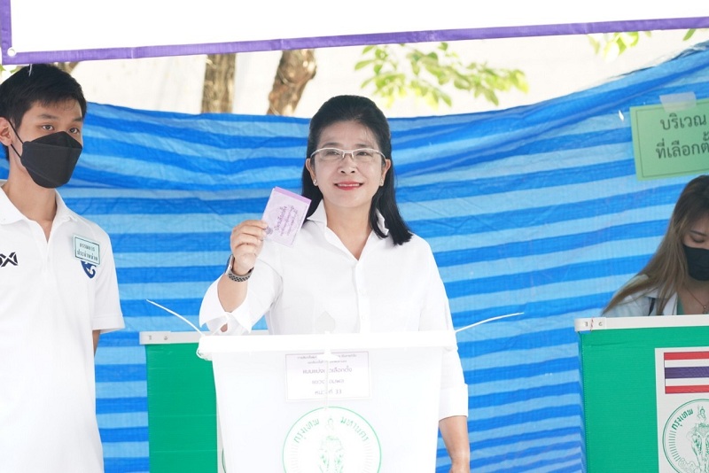 "หญิงหน่อย" ใช้สิทธิเลือกตั้ง ฝาก กกต.จัดเลือกตั้งด้วยความบริสุทธิ์ ยุติธรรม 