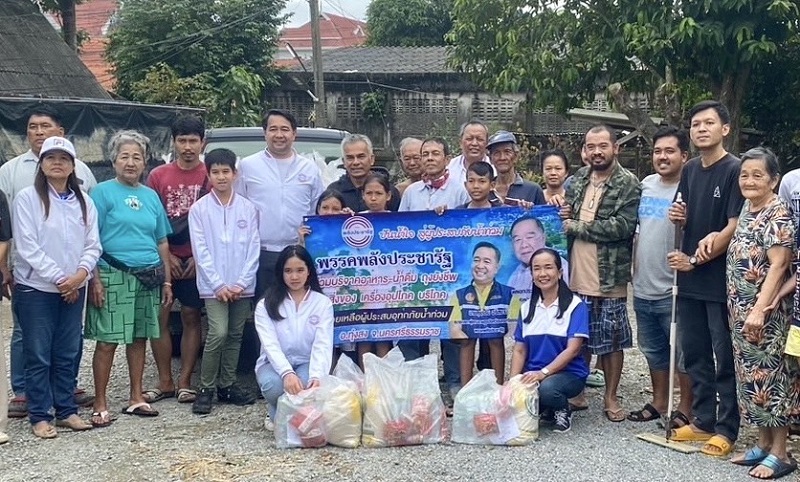   "สุธรรม-รงค์" ลุยแจกถุงยังชีพให้กำลังใจผู้ประสบภัยเมืองคอน