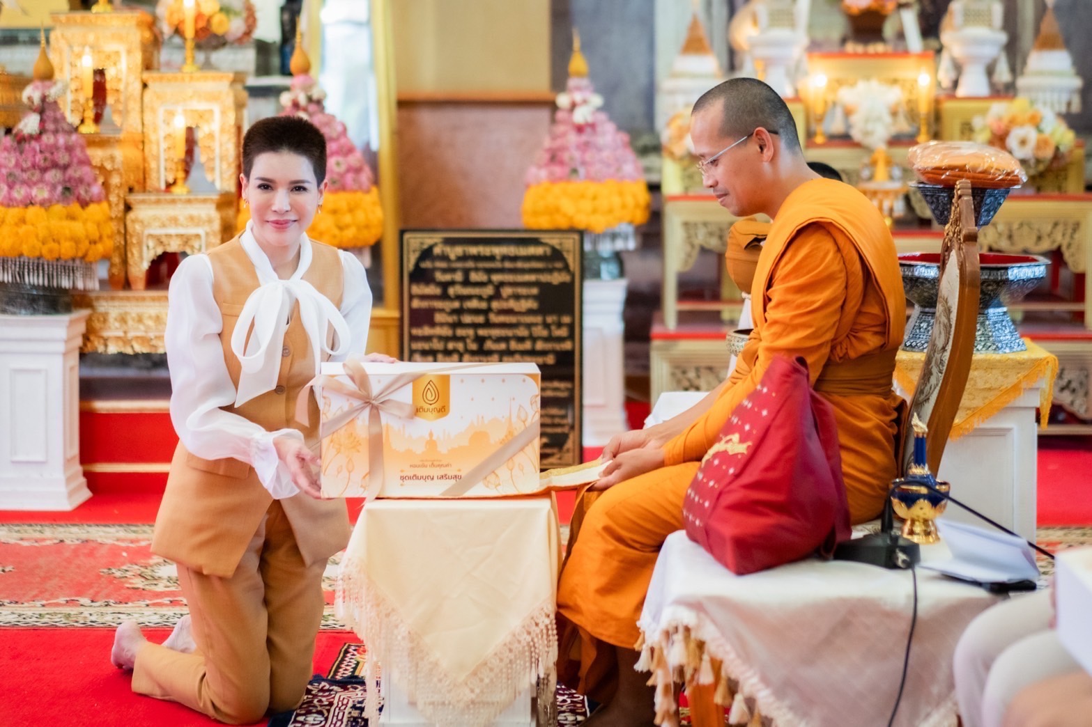 ลูกหมี รัศมี ,กิ๊ก มยุริญ ,ไฮโซสายบุญ ผิง สุภาวดี  เตรียมร่วมบุญใหญ่ บวชเด็ก 350 คนที่อินเดีย