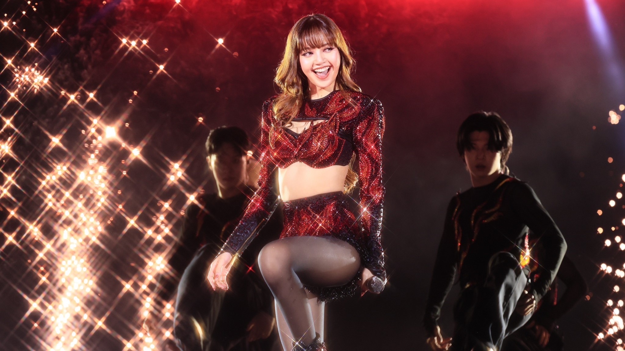 "LISA" สะกดโลก! Amazing Thailand Countdown 2025 ที่ไอคอนสยาม ทุบสถิติผู้ชมทะลุ 30 ล้าน