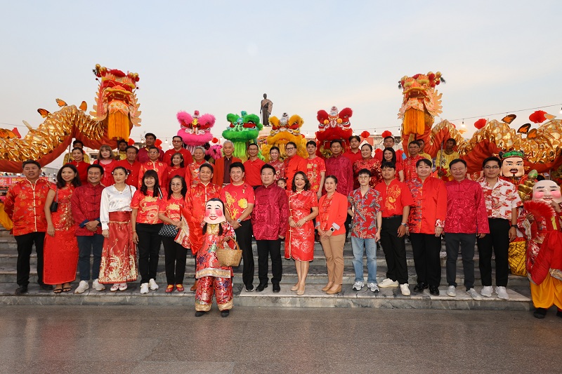 "สุวัจน์" เปิดงานเทศกาลตรุษจีนโคราชยิ่งใหญ่  