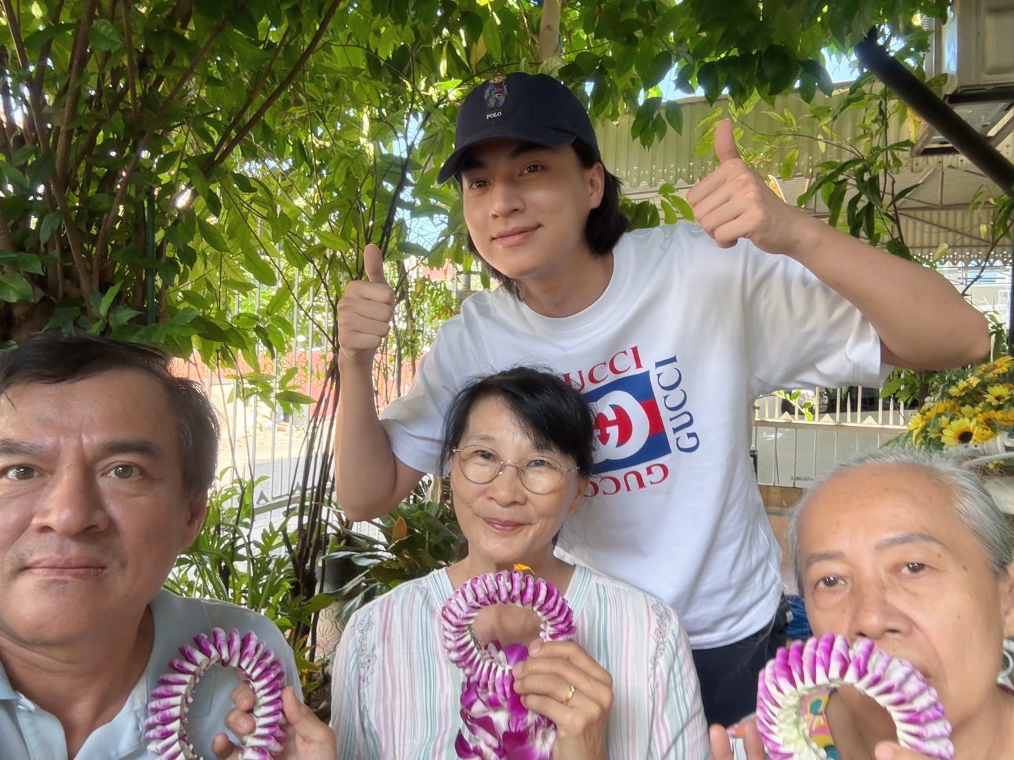 ครอบครัวน่ารักใกล้ฉันกับ “กลัฟ – คณาวุฒิ“ ในวันปีใหม่ไทย